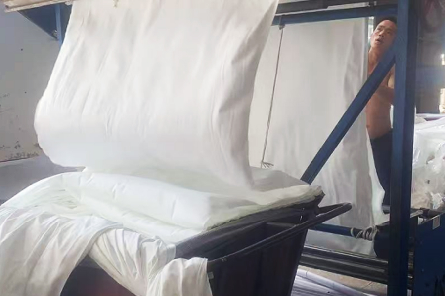 Färgning fabrik produktion-grå tyg flip område