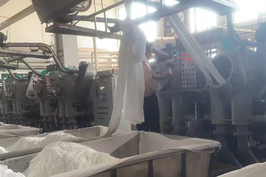 Färgning fabriksproduktion-grå duk i cylindern